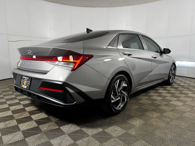 Used 2025 Hyundai Elantra SEL image 5