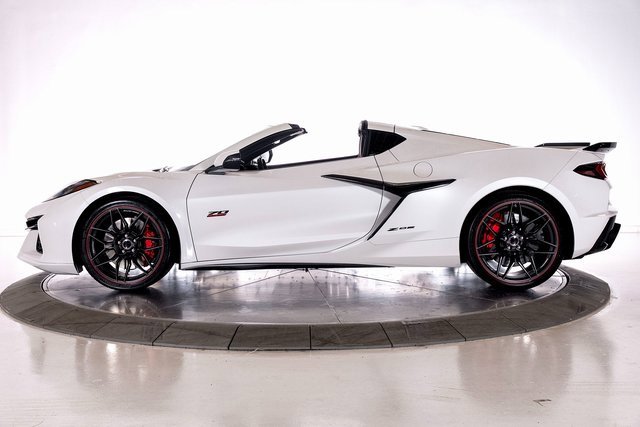 Used 2023 Chevrolet Corvette Z06 image 2