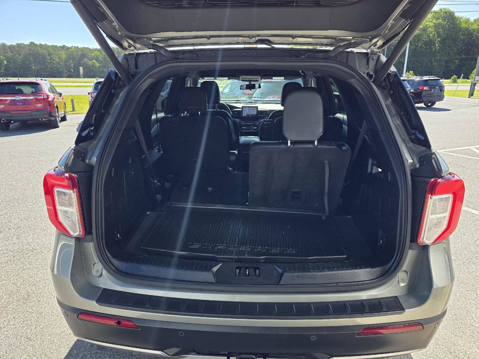 Used 2020 Ford Explorer XLT w/ Equipment Group 202A AWD/4WD image 7