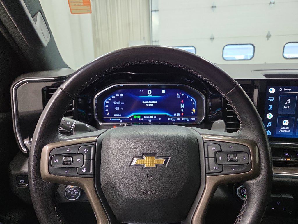 Used 2022 Chevrolet Silverado 1500 High Country w/ Technology Package AWD/4WD image 21