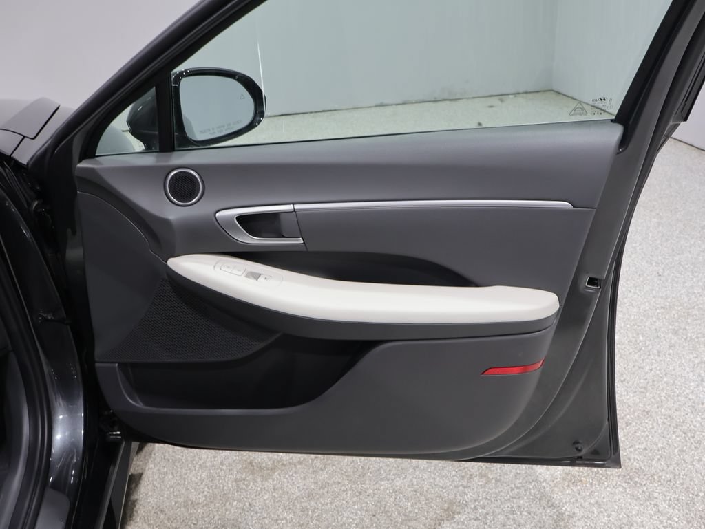 Used 2025 Hyundai Sonata SEL FWD image 23