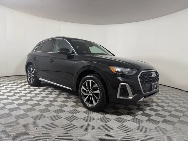 Used 2023 Audi Q5 2.0T Premium w/ Convenience Package image 1