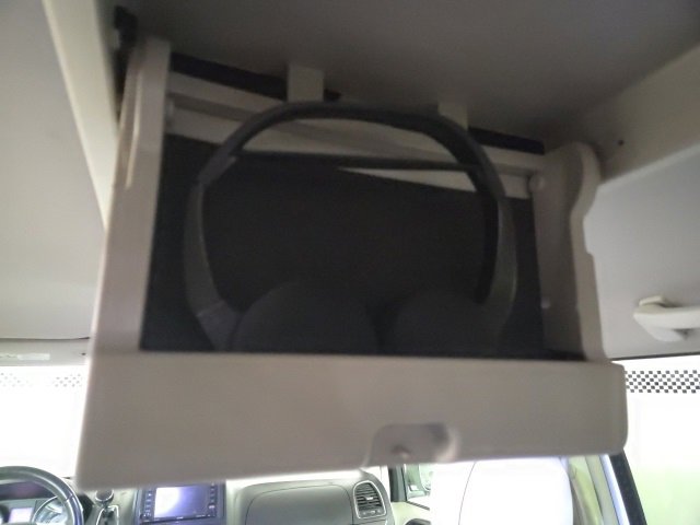 Used 2015 Chrysler Town & Country Touring image 28