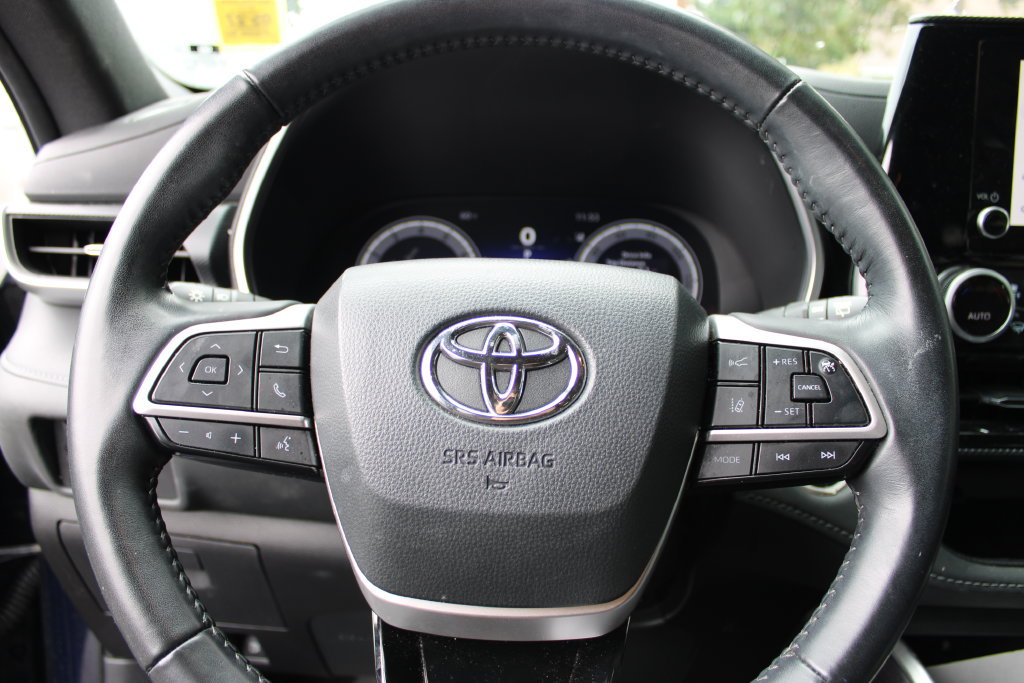 Used 2025 Toyota Highlander XSE AWD/4WD image 12