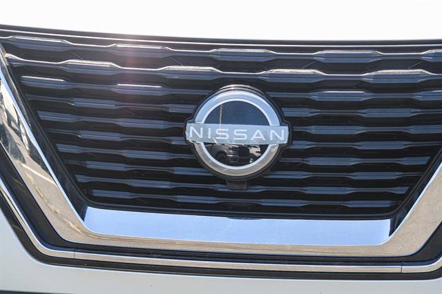 Used 2023 Nissan Rogue SV image 7