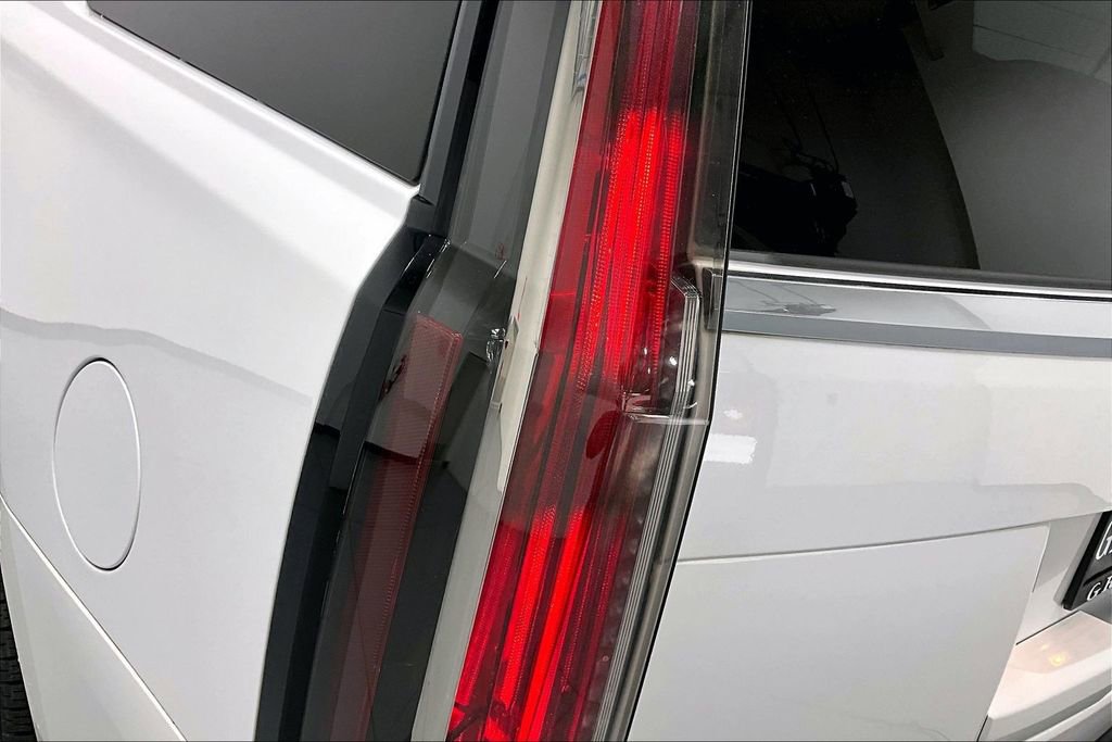 Used 2020 Cadillac Escalade Platinum image 31