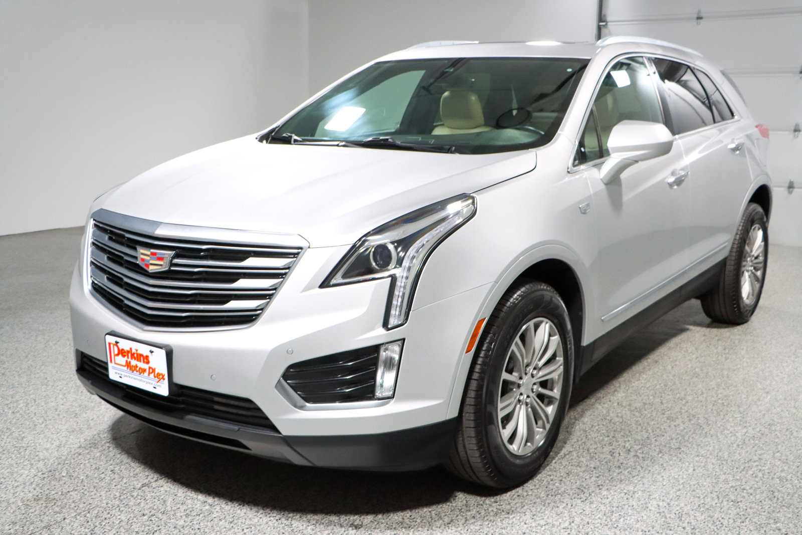 Used 2018 Cadillac XT5 Luxury w/ Driver Awareness Package image 33
