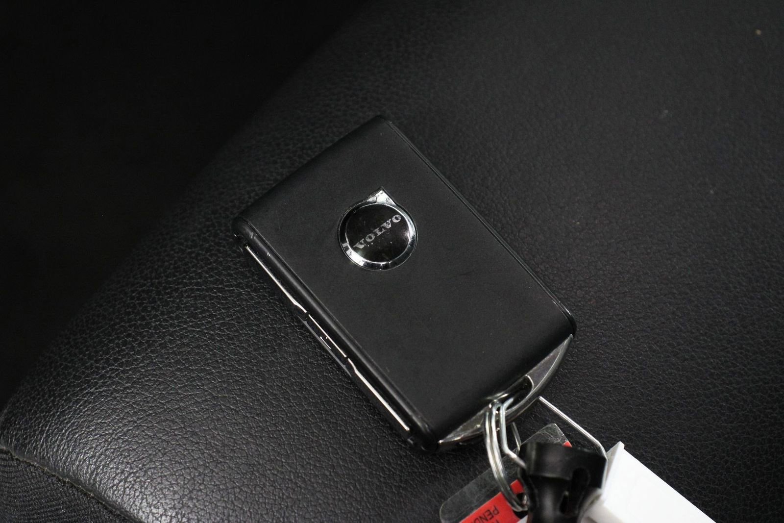 Certified 2025 Volvo XC40 B5 Plus image 33