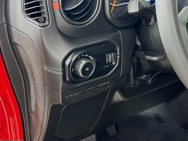 Used 2025 Jeep Wrangler Unlimited Rubicon AWD/4WD image 13