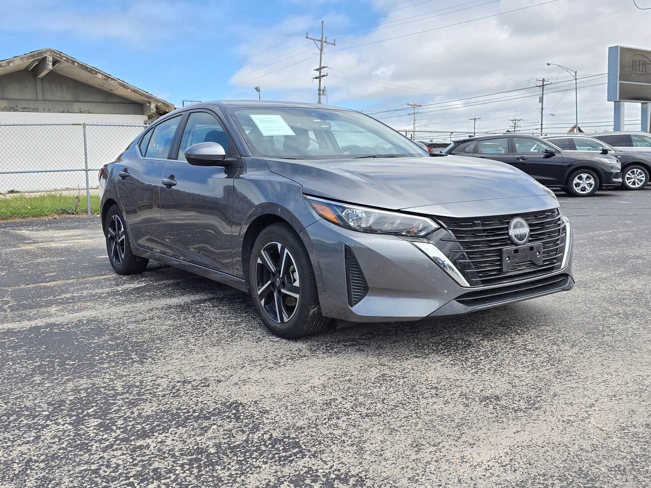 Used 2025 Nissan Sentra SV FWD image 1