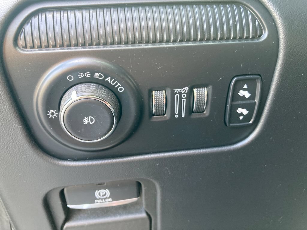 Used 2022 Jeep Grand Wagoneer Series III AWD/4WD image 39