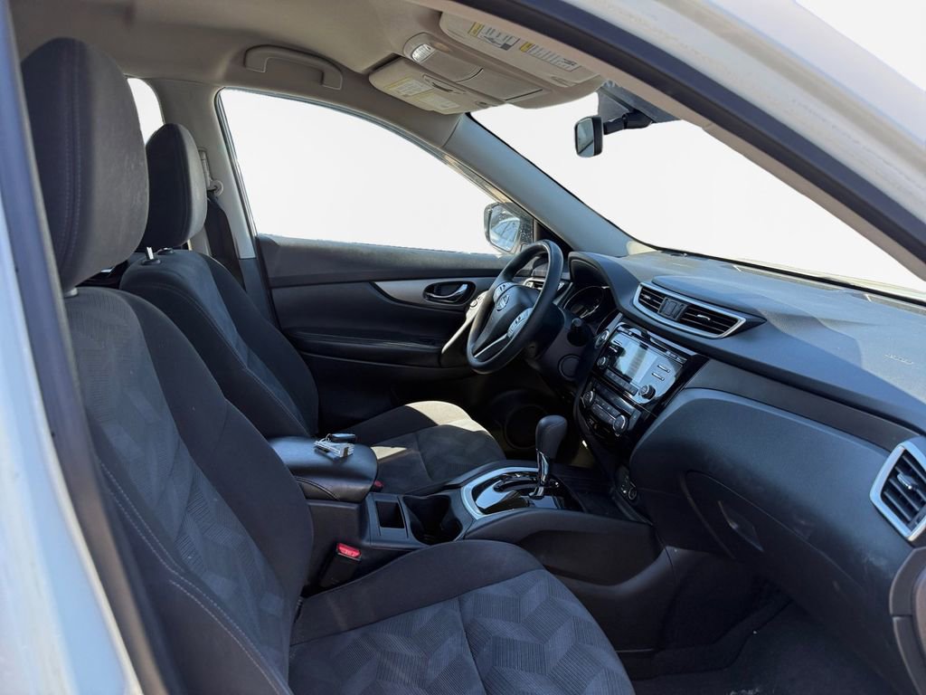 Used 2016 Nissan Rogue SV image 26