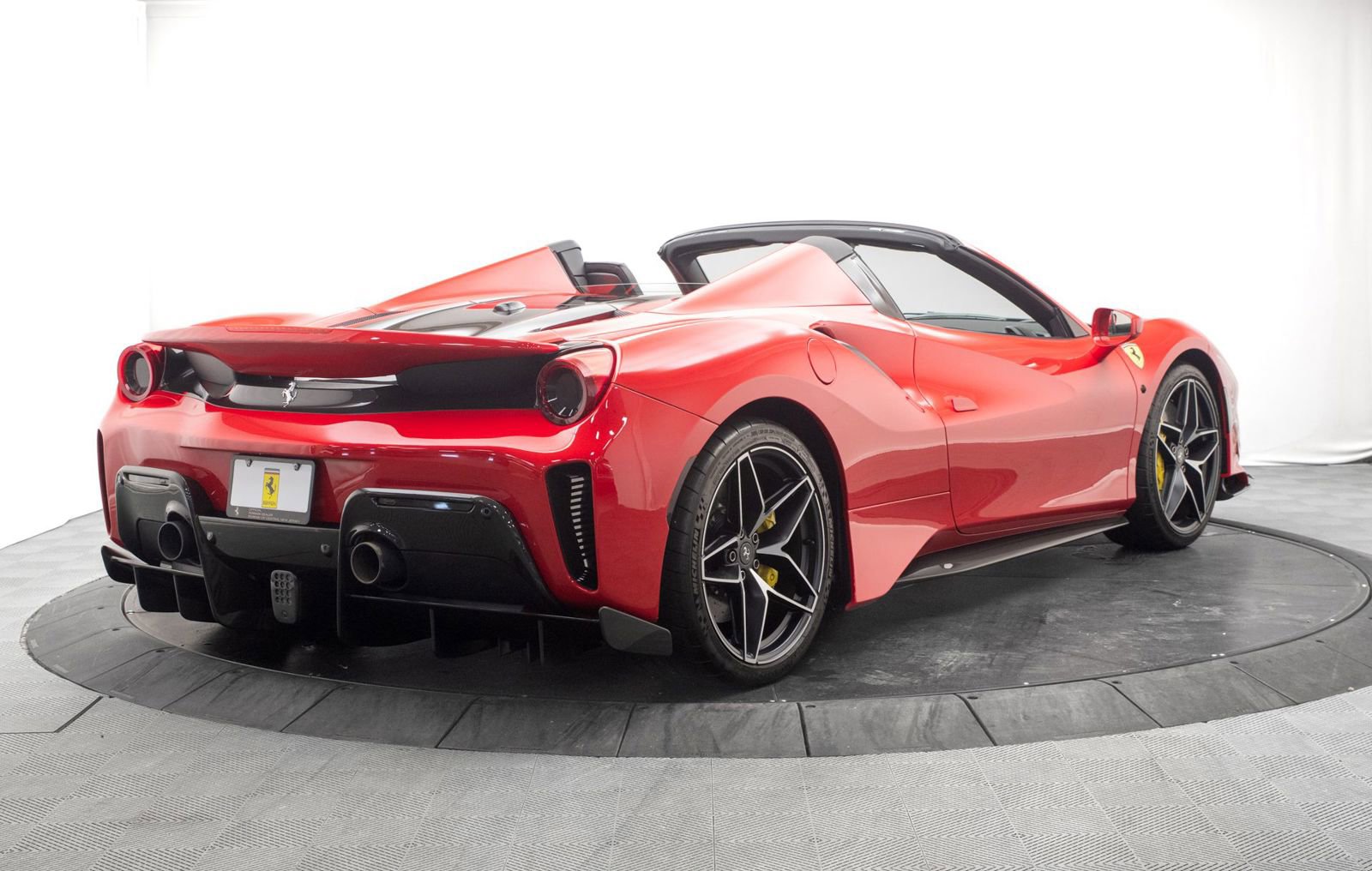 Used 2020 Ferrari 488 Pista Spider image 3