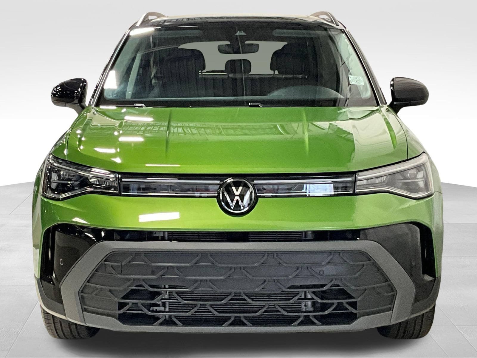 Used 2025 Volkswagen Taos SE FWD image 2
