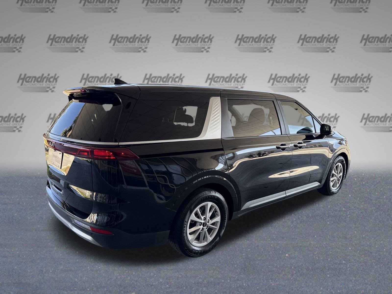 Used 2023 Kia Carnival LX image 9