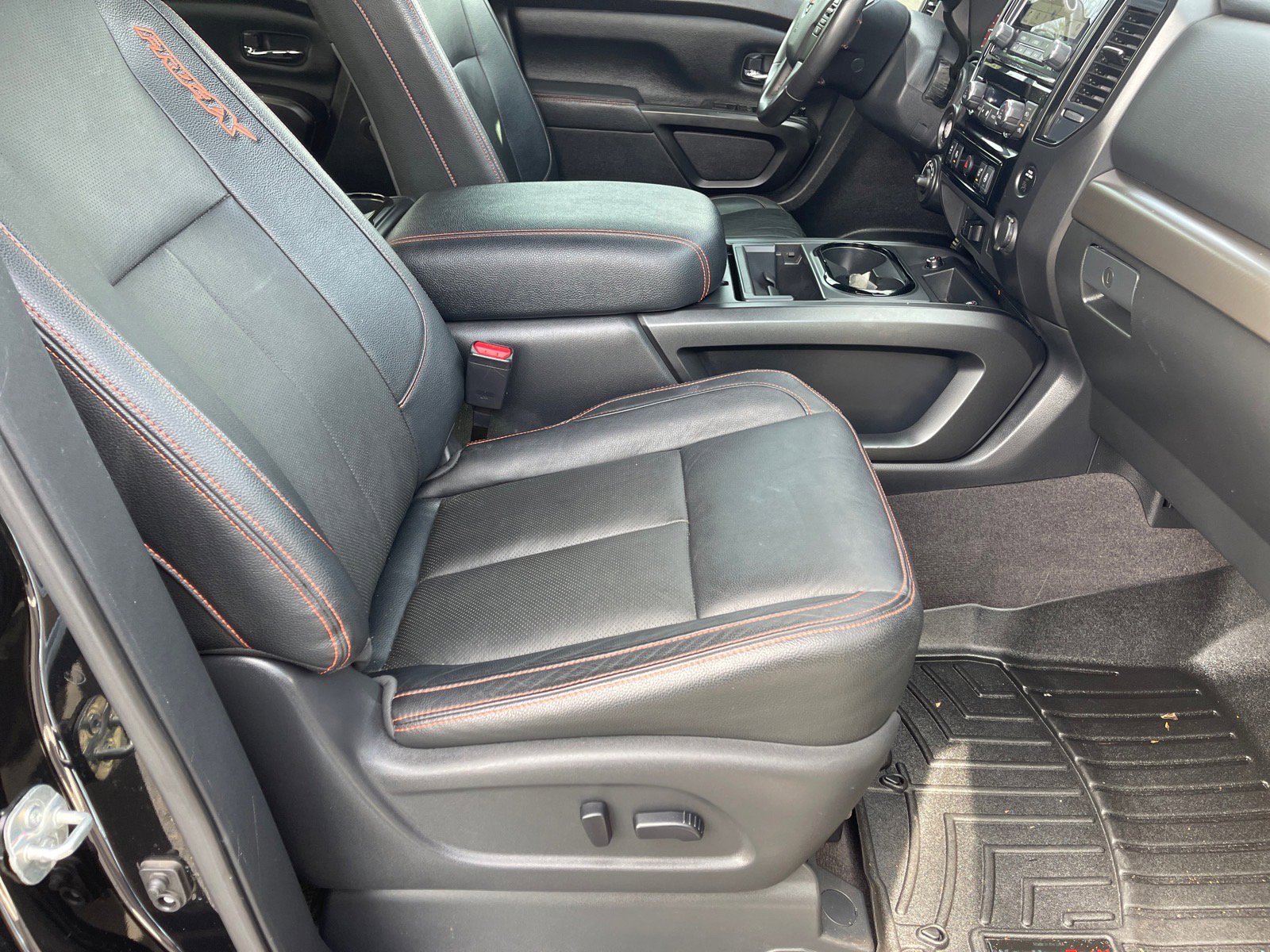 Used 2021 Nissan Titan PRO-4X w/ Pro-4x Convenience Package image 19