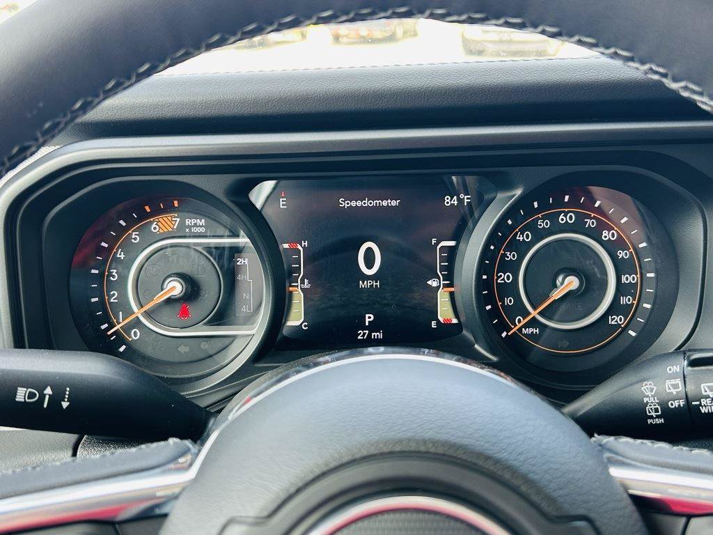 New 2025 Jeep Wrangler Unlimited Sahara w/ Technology Group AWD/4WD image 18