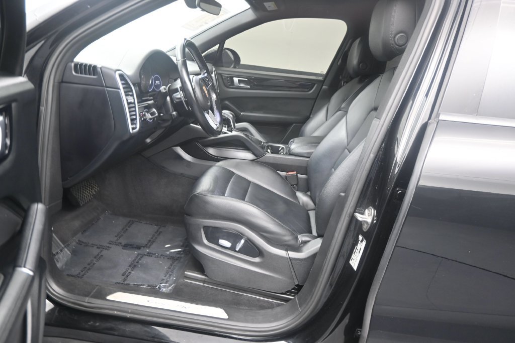 Used 2020 Porsche Cayenne AWD/4WD image 12