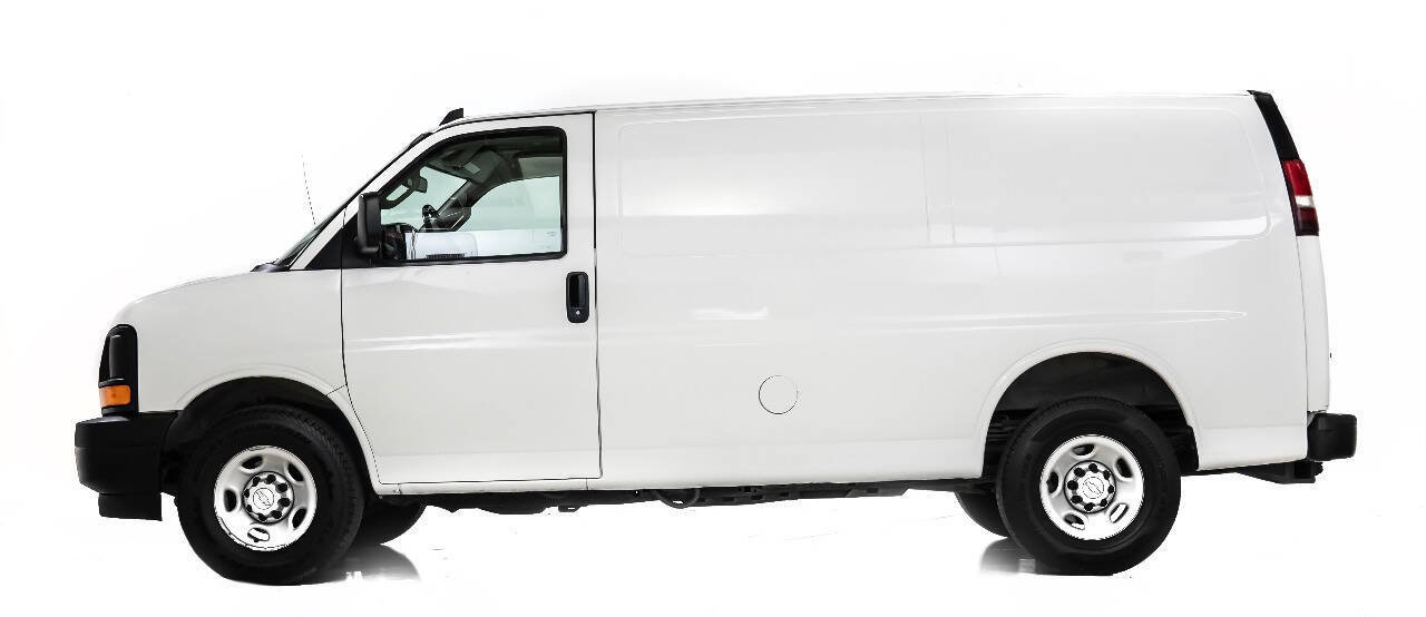 Used 2017 Chevrolet Express 2500 RWD image 6