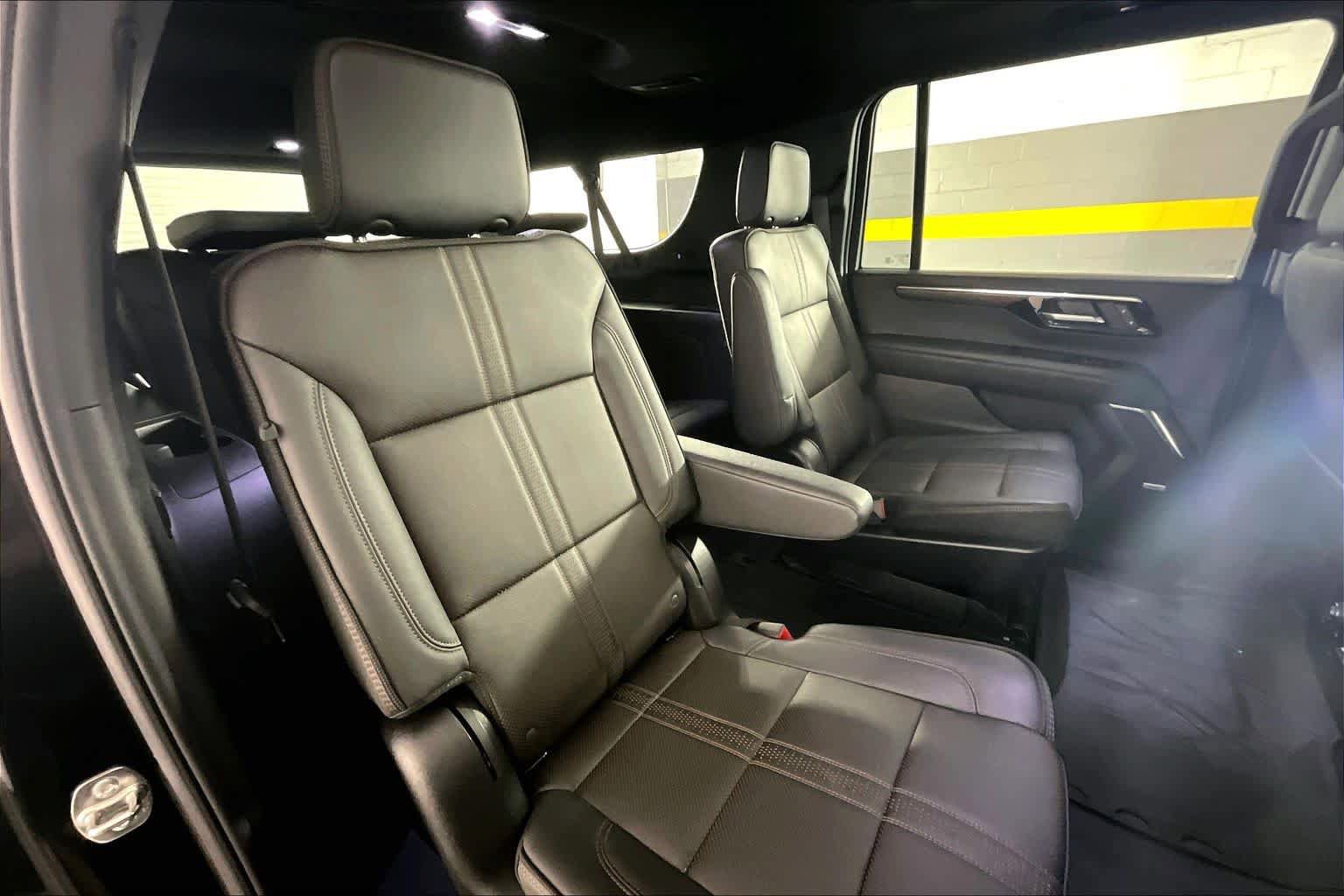 Used 2025 Chevrolet Suburban High Country image 19