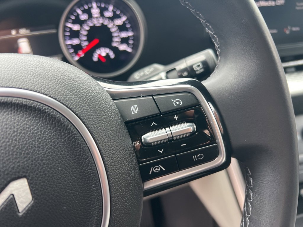 Certified 2024 Kia Carnival LX image 14