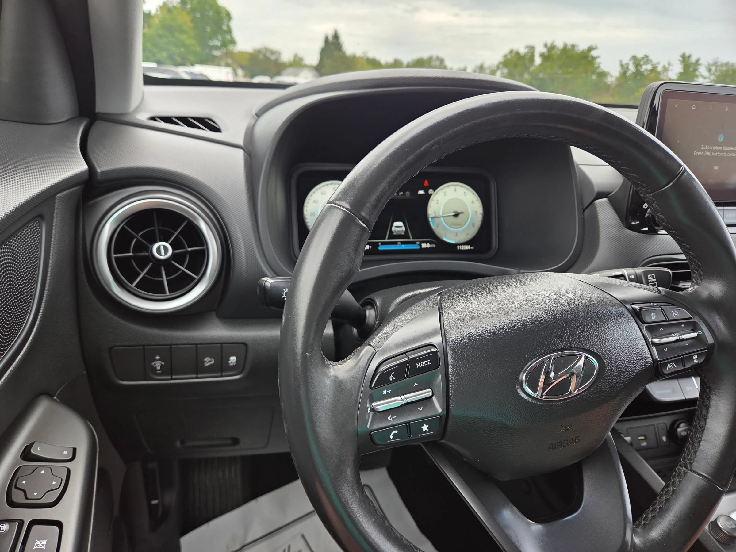 Used 2022 Hyundai Kona Limited FWD image 8