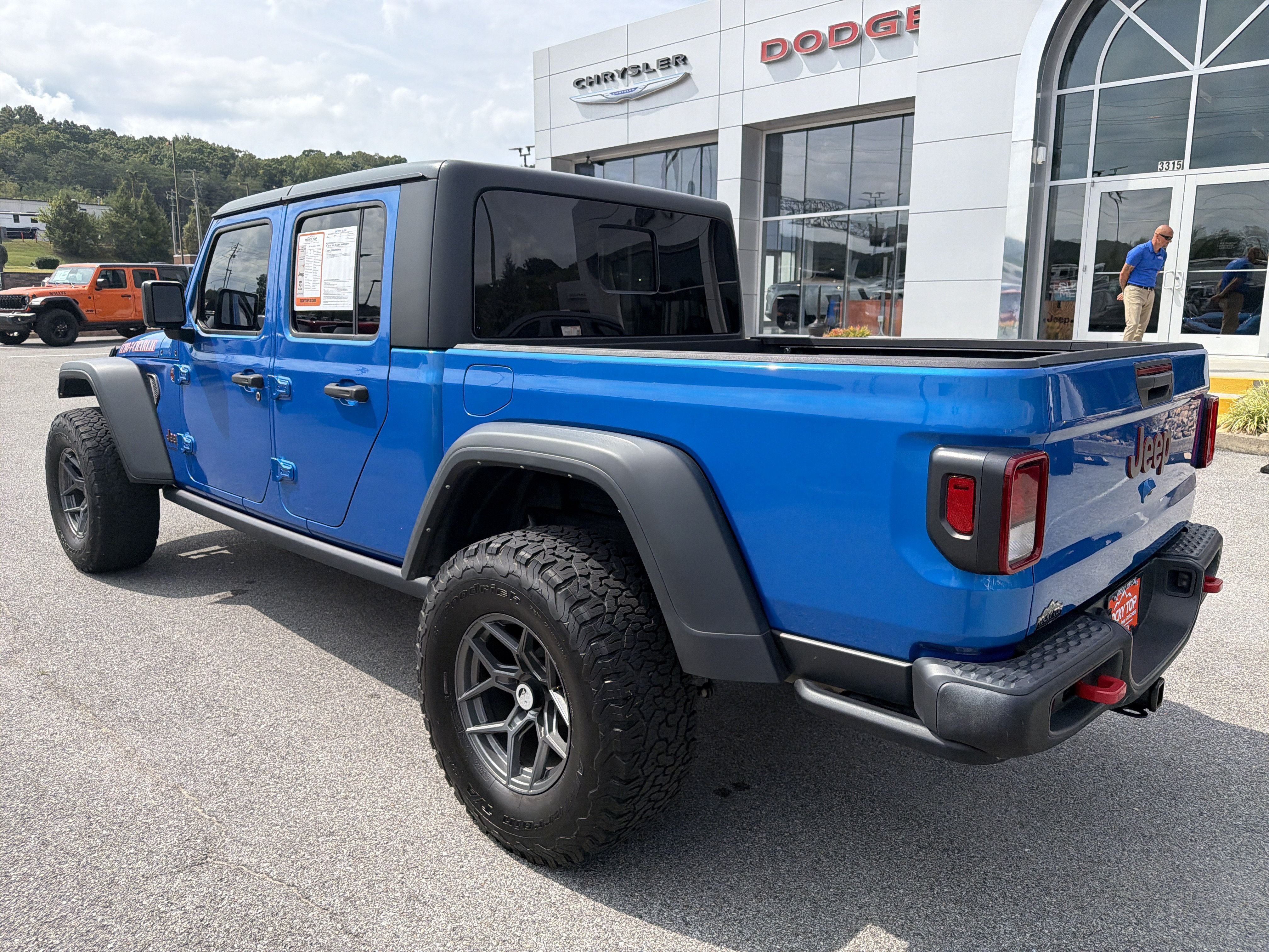 Used 2021 Jeep Gladiator Rubicon w/ Trailer Tow Package AWD/4WD image 10