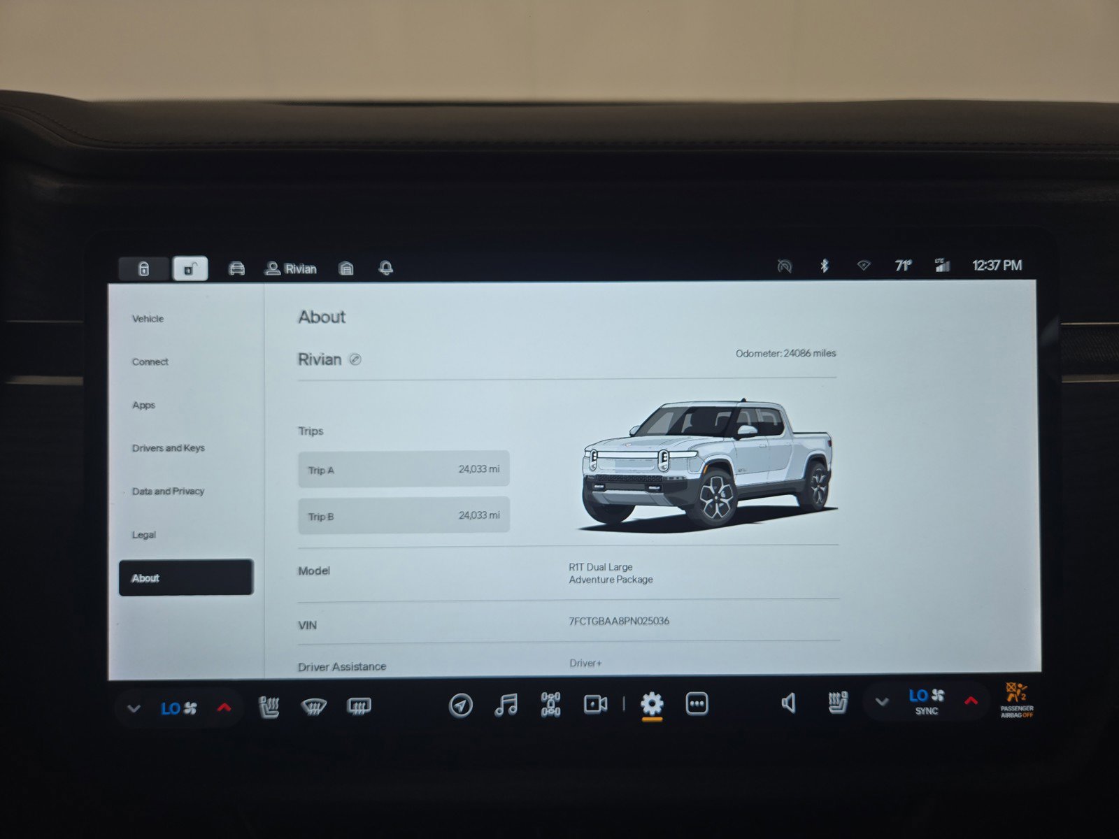Used 2023 Rivian R1T Adventure image 27