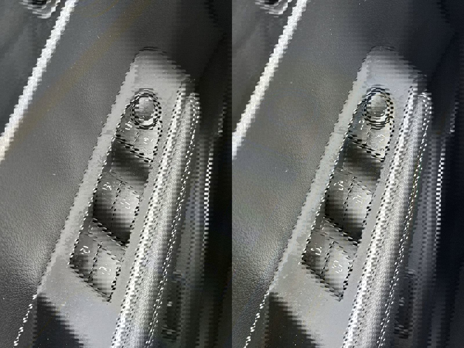 Used 2025 GMC Acadia Elevation image 15