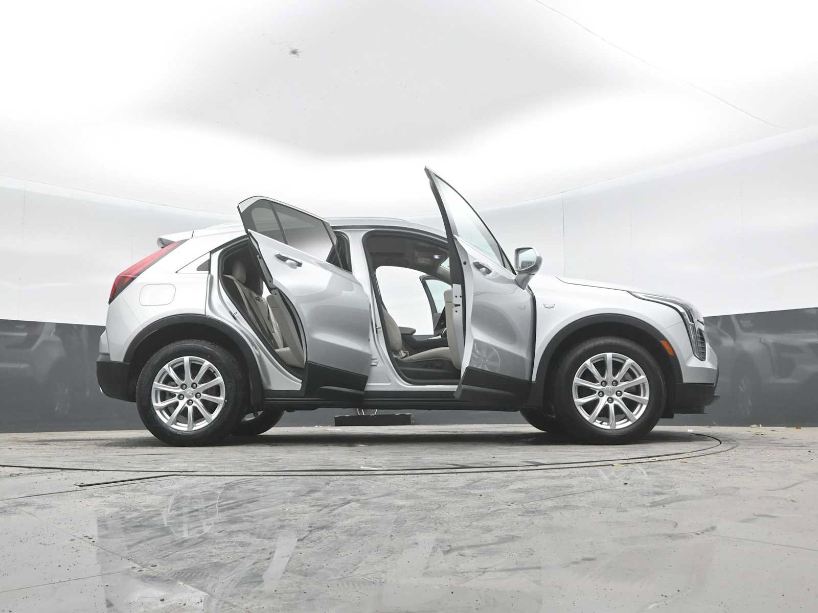 Used 2019 Cadillac XT4 Luxury w/ Cold Weather Package AWD/4WD image 53