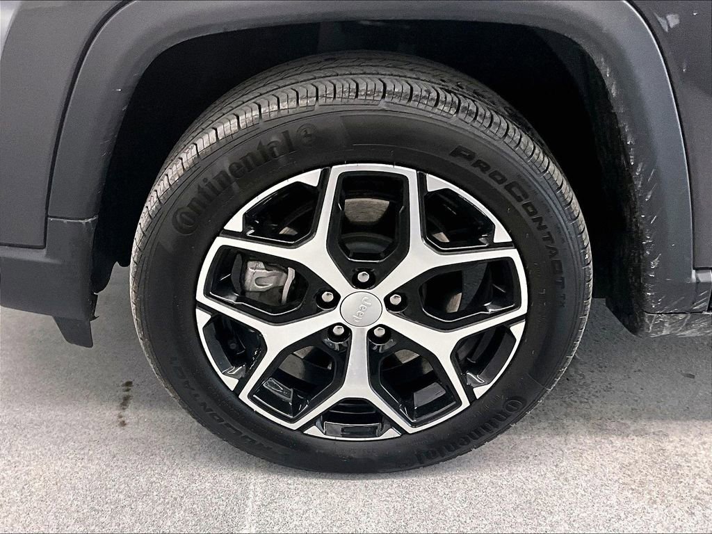 Used 2024 Jeep Compass Limited image 7