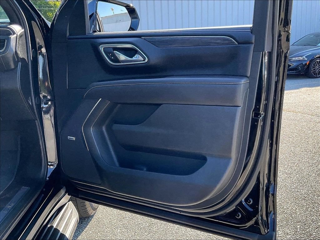 Used 2023 GMC Yukon SLT w/ SLT Premium Package AWD/4WD image 12