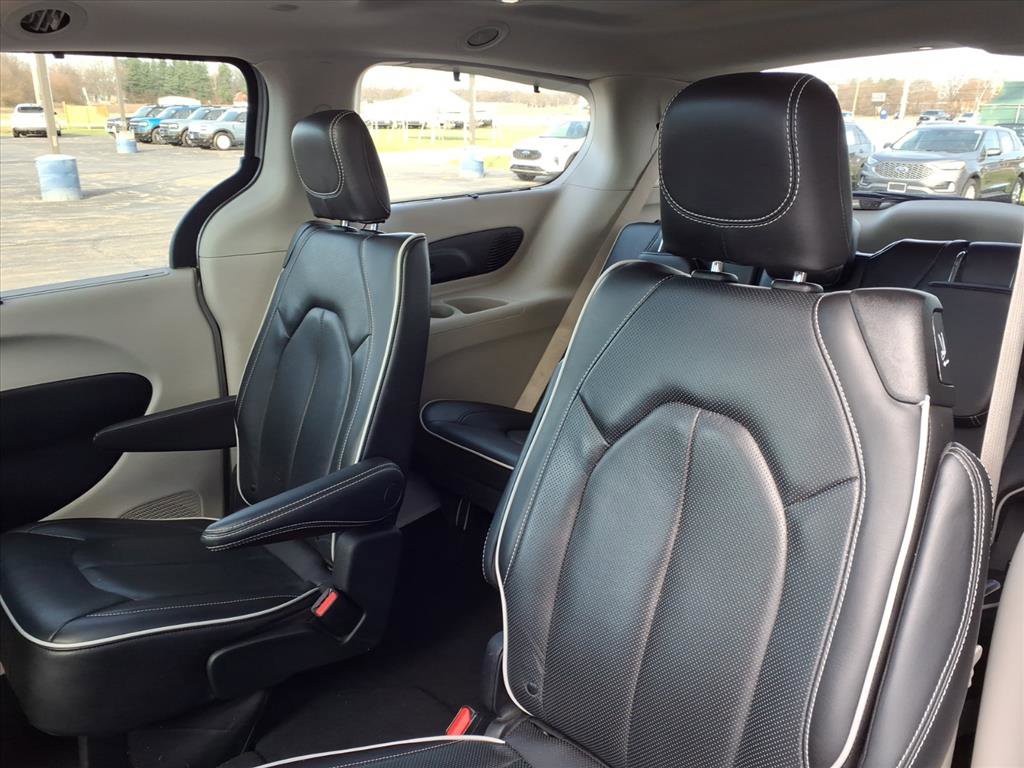 Used 2023 Chrysler Pacifica Limited image 20