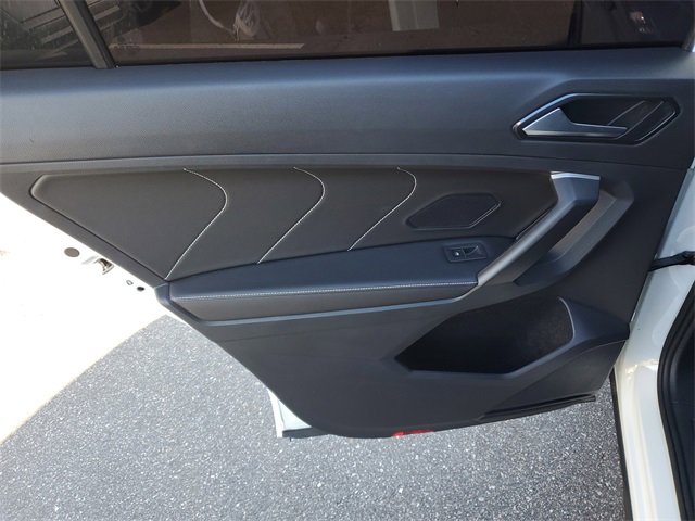 Certified 2024 Volkswagen Tiguan SE R-Line image 9