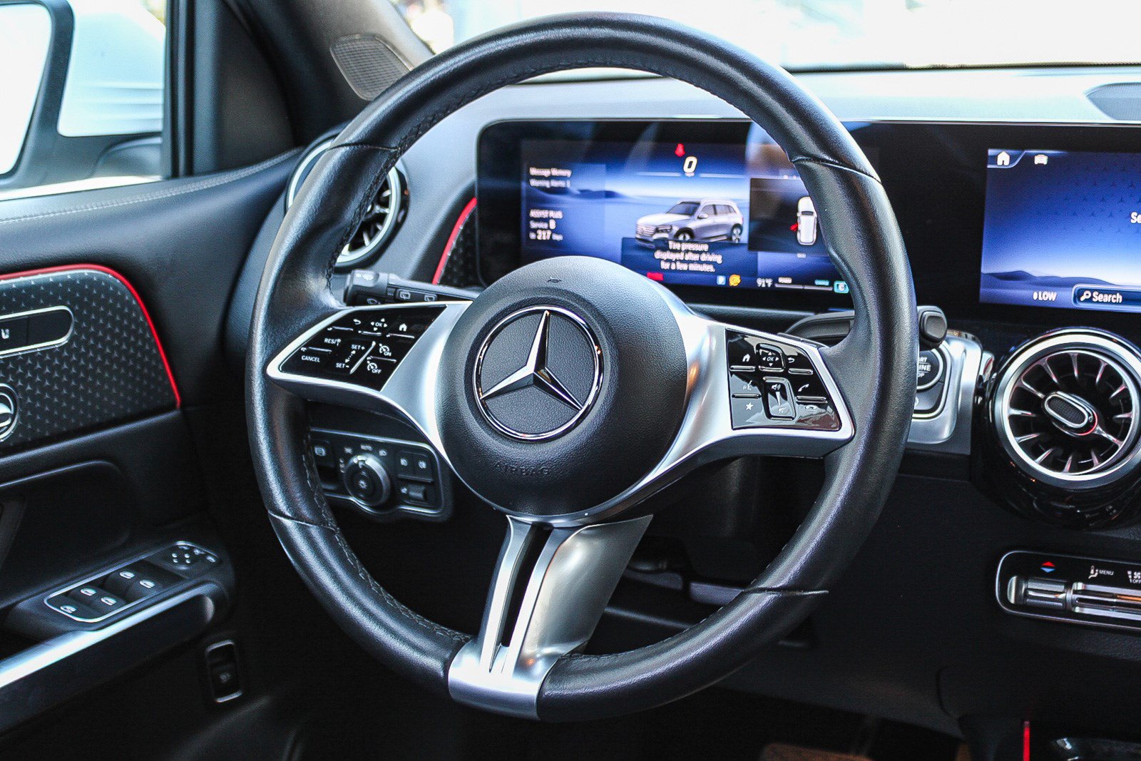 Used 2024 Mercedes-Benz GLB 250 image 17