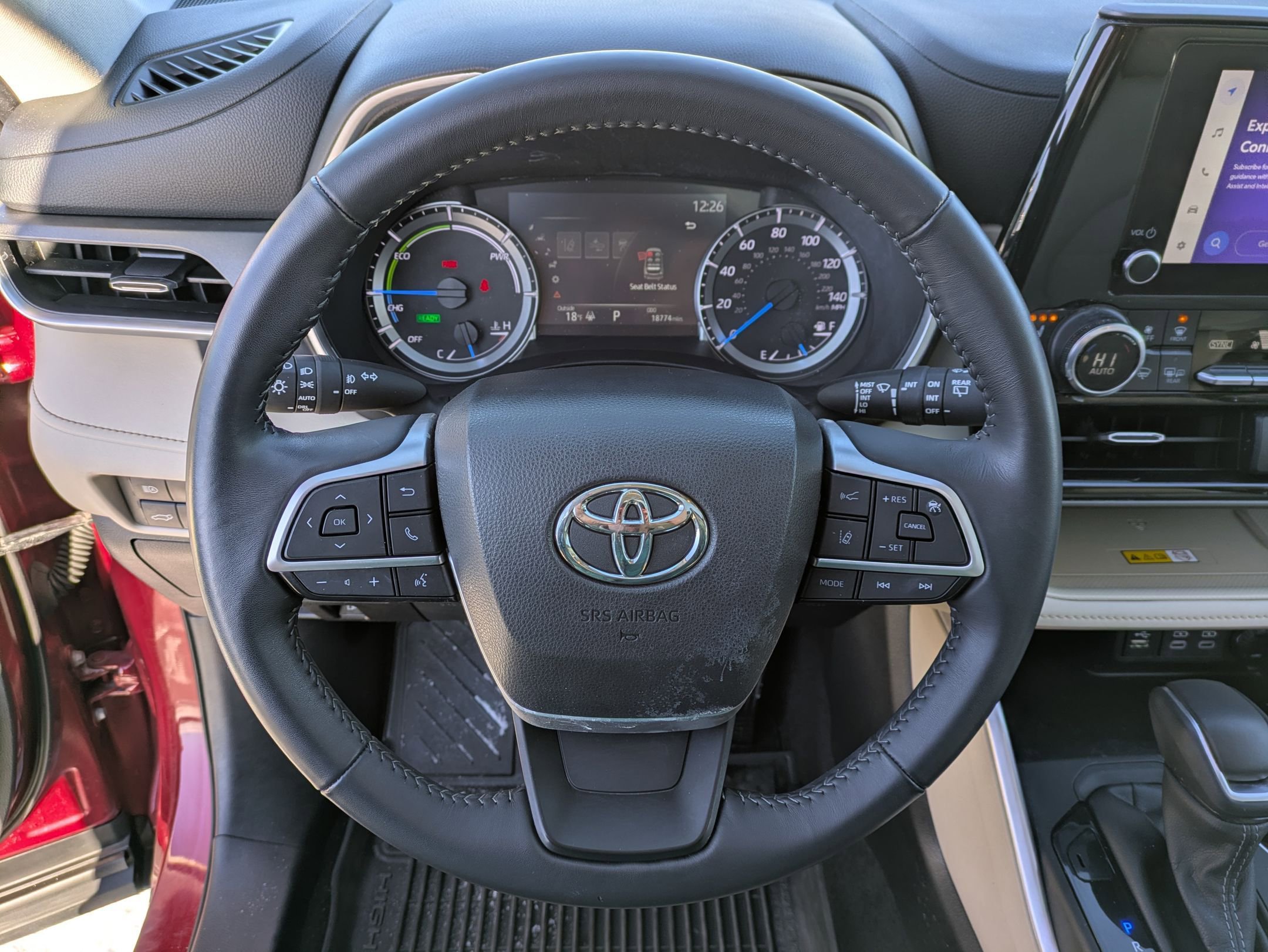 Used 2023 Toyota Highlander XLE image 9