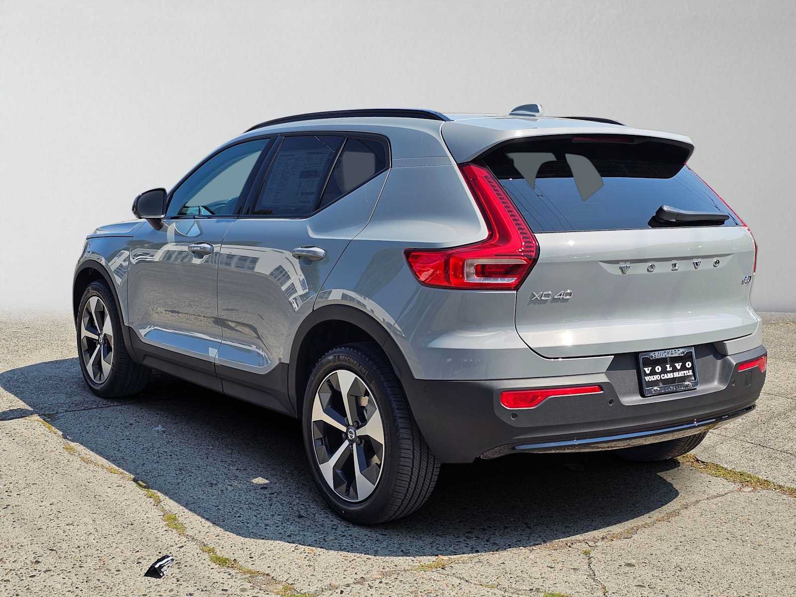 New 2026 Volvo XC40 B5 Plus w/ Protection Package Premier AWD/4WD image 4
