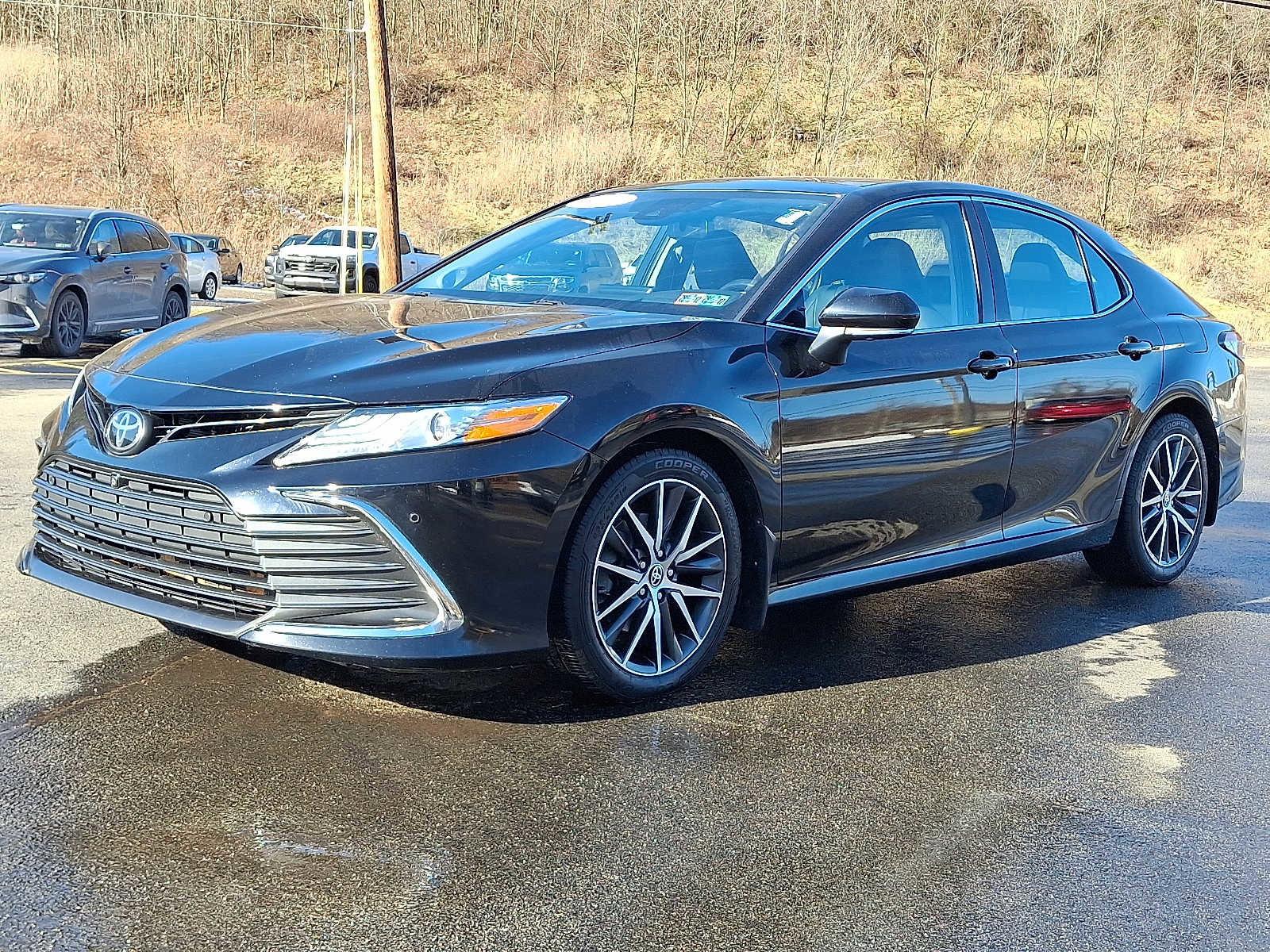 Used 2021 Toyota Camry XLE w/ Navigation Package image 4