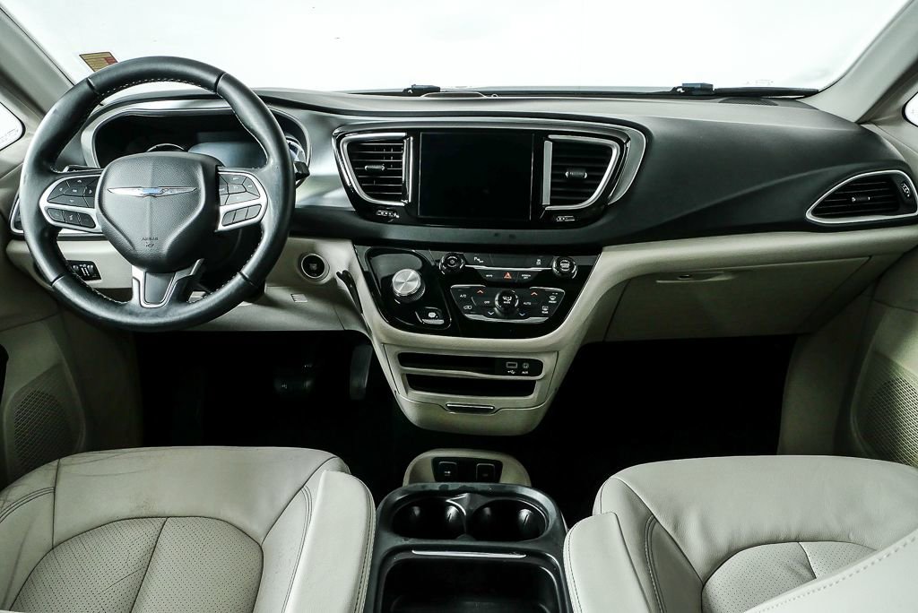 Used 2018 Chrysler Pacifica Touring-L image 23