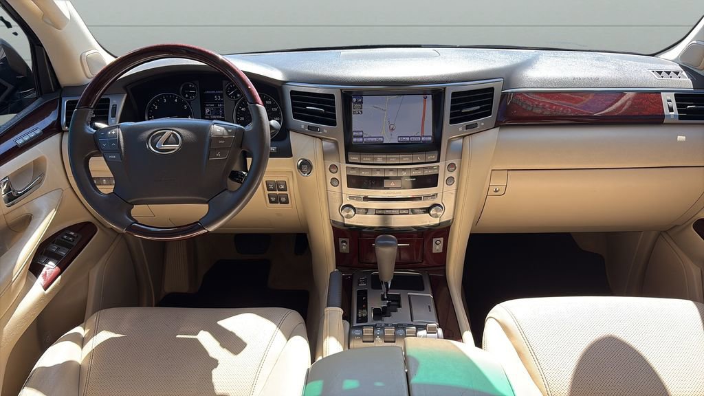 Used 2015 Lexus LX 570 4WD w/ Luxury Package image 17