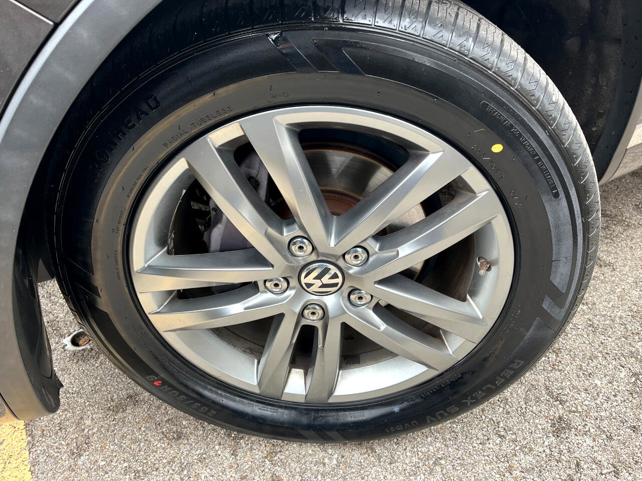 Used 2015 Volkswagen Touareg TDI image 35