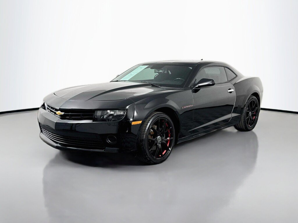 Used 2015 Chevrolet Camaro LT RWD image 1