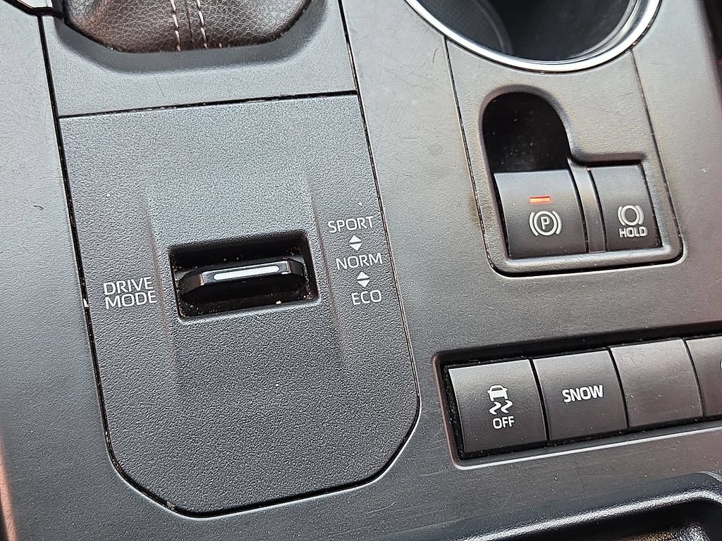 Used 2022 Toyota Highlander XSE FWD image 21