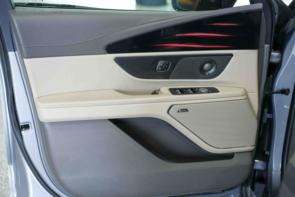 Used 2024 Lincoln Nautilus Reserve w/ Equipment Group 202A image 16