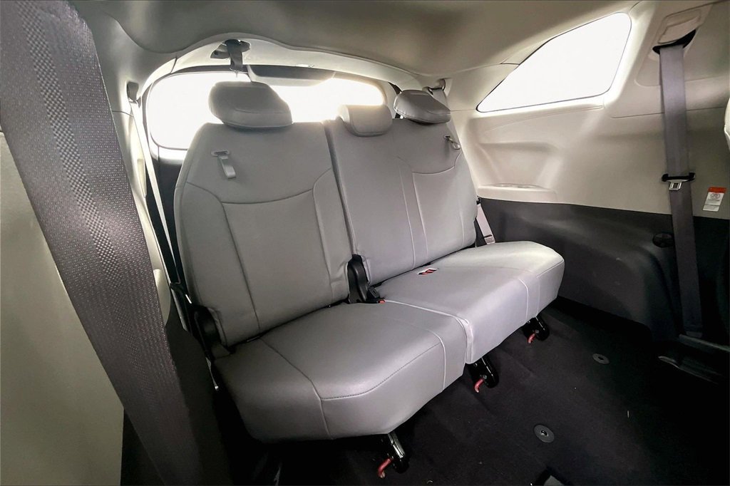 Certified 2024 Toyota Sienna XLE image 27
