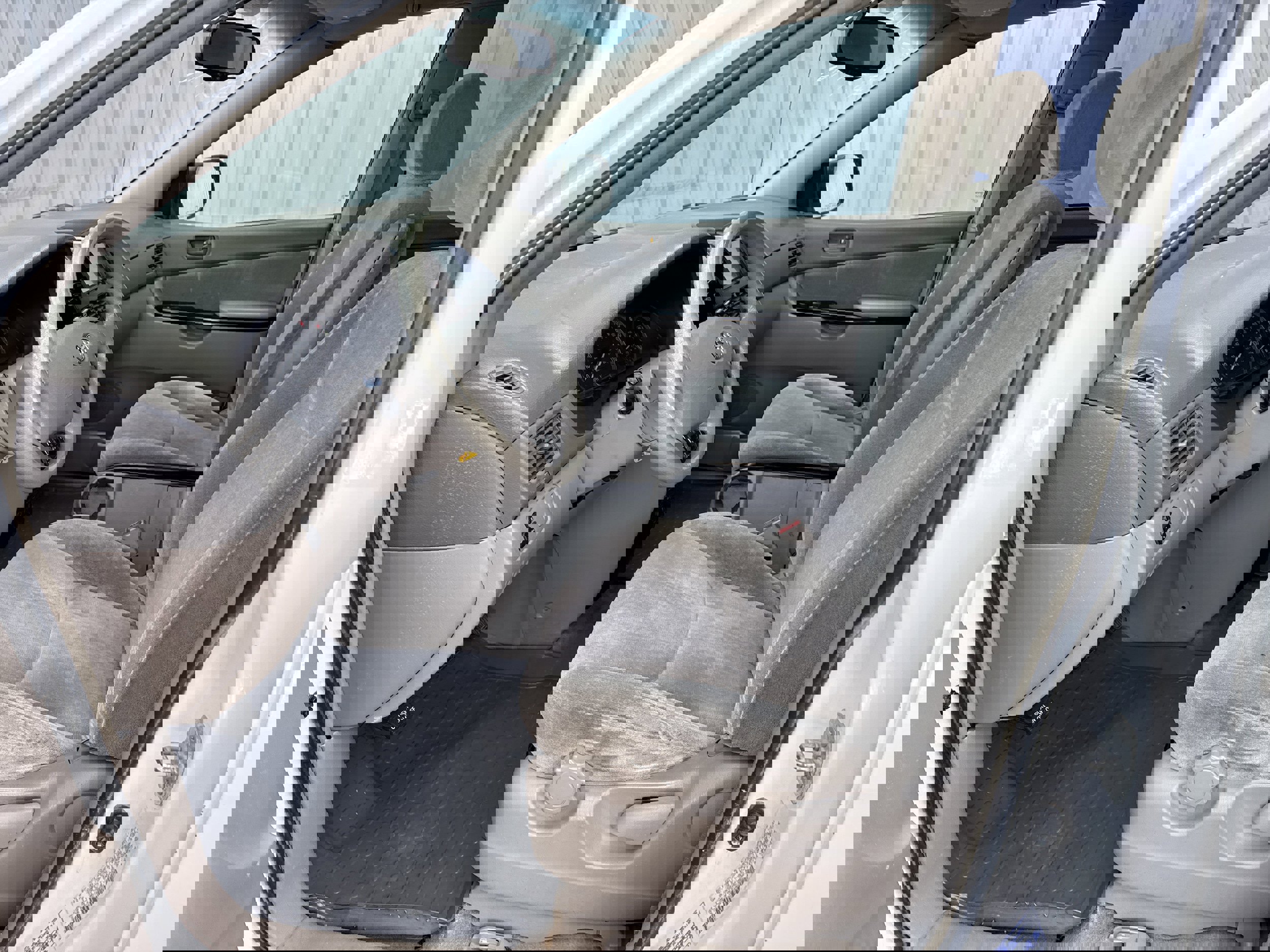 Used 2004 Toyota Sienna CE image 2