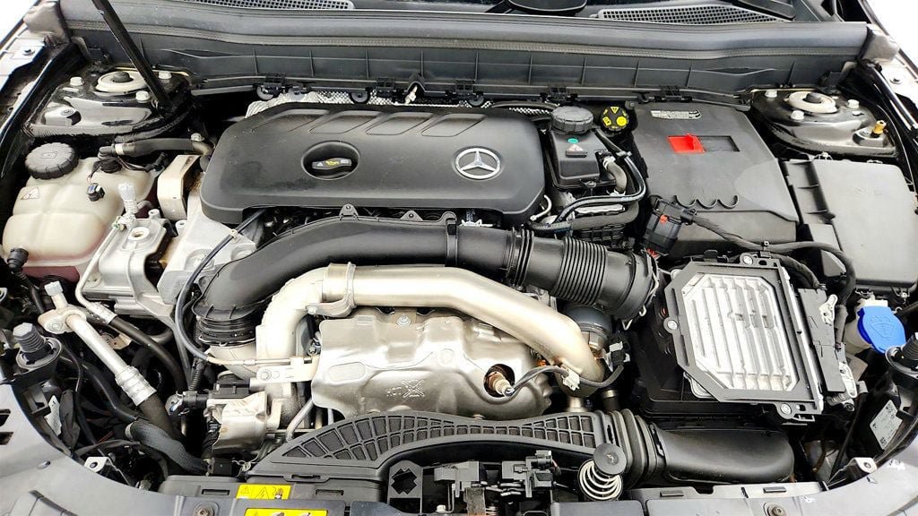 Used 2024 Mercedes-Benz GLB 250 4MATIC w/ Exclusive Package image 26