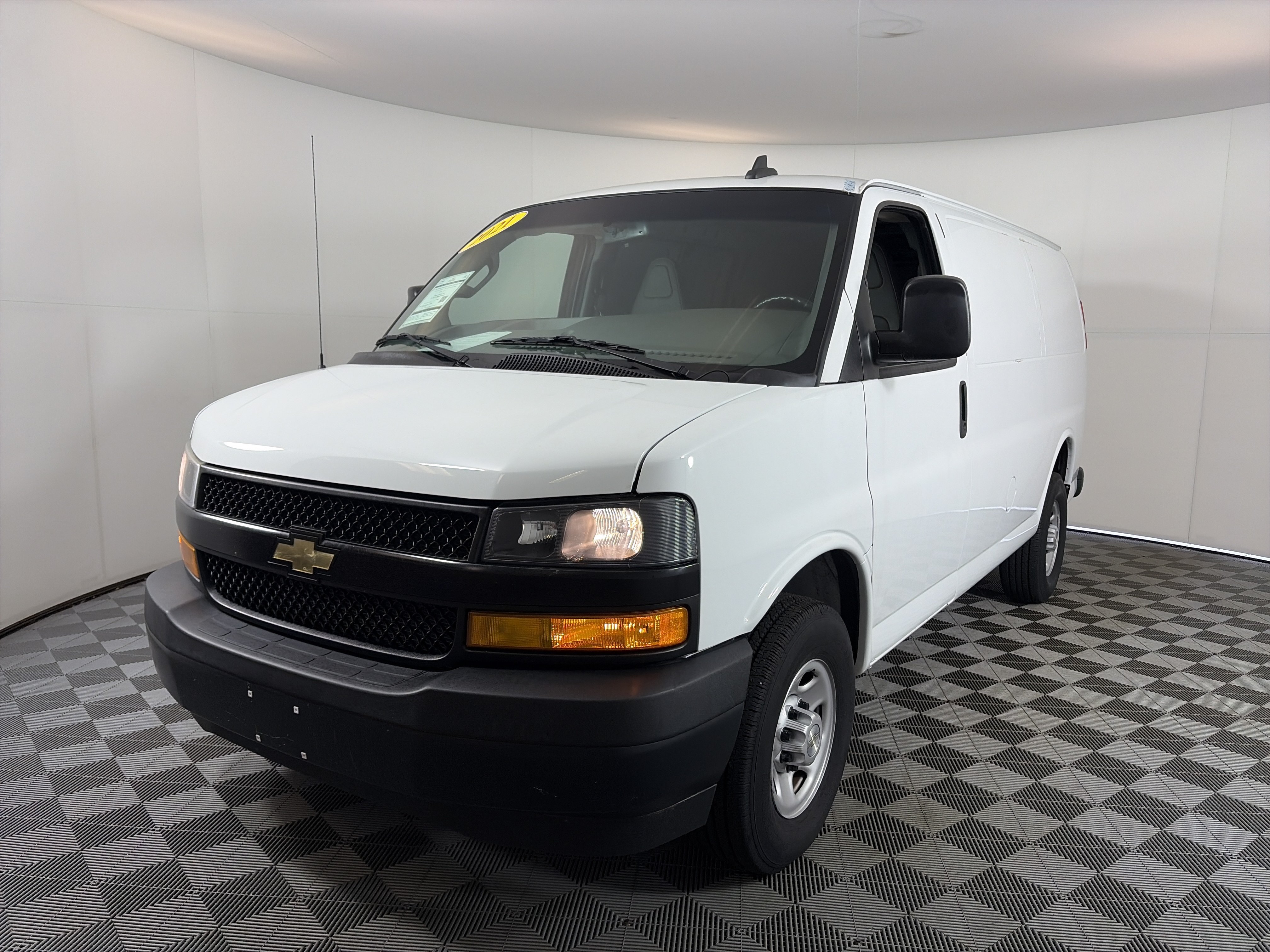 Used 2021 Chevrolet Express 2500 w/ Driver Convenience Package RWD image 2
