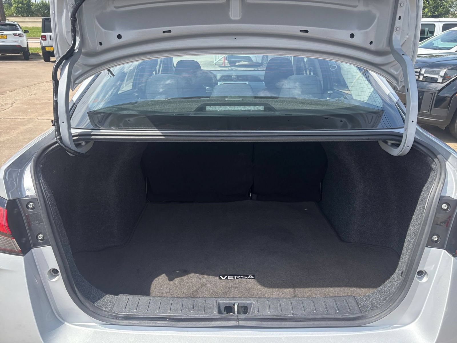 Used 2025 Nissan Versa SV FWD image 29