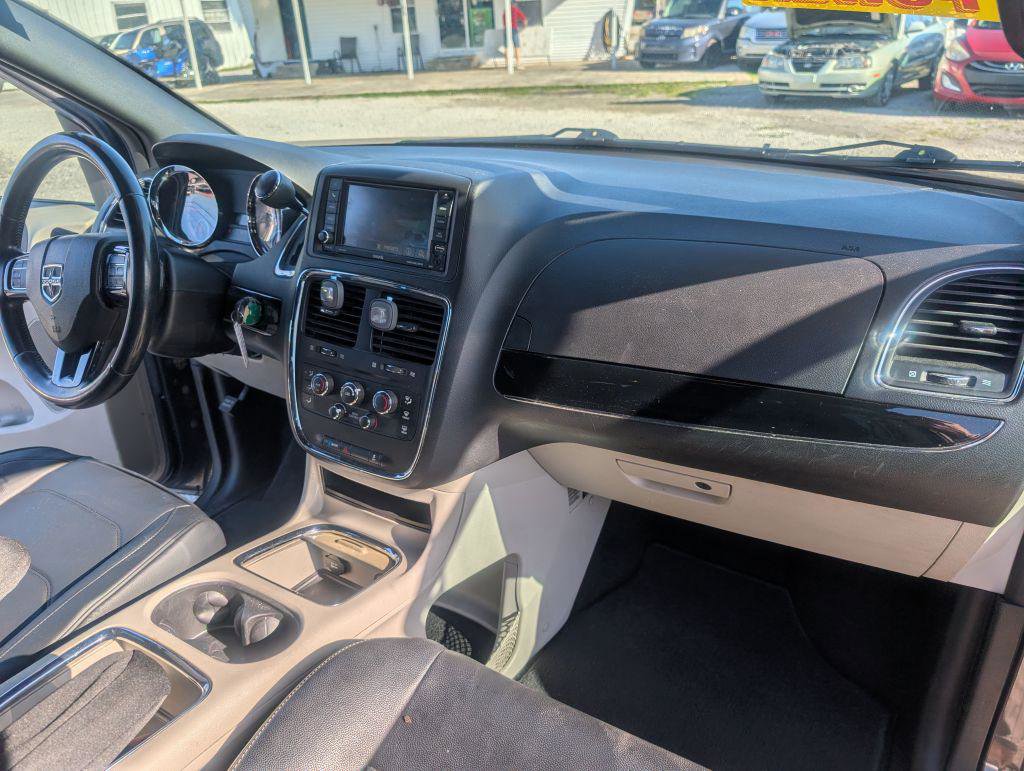 Used 2018 Dodge Grand Caravan SXT image 16